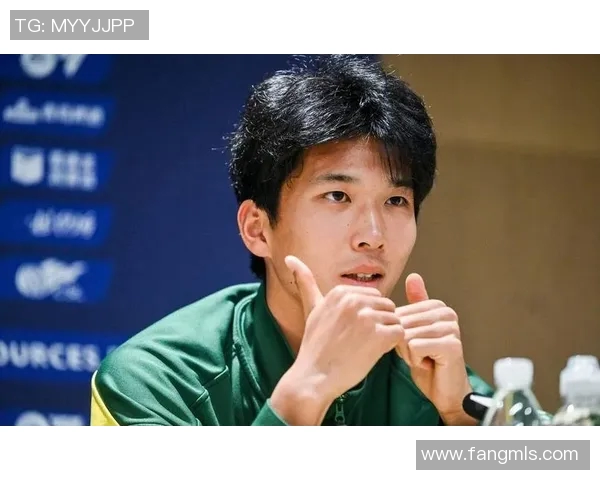 范赛克：从默默无闻到足球明星的华丽转身与传奇之路